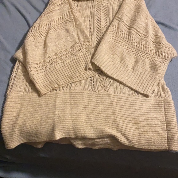 Cream colored short sleeve sparkle Cowell neck shirt - Picture 5 of 6